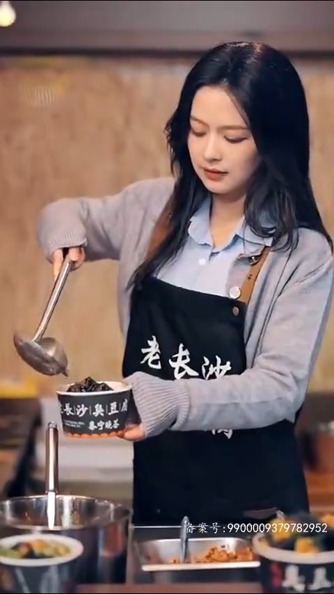 离婚当天三个大佬哥哥排队接我回家第05集